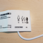 Brazalete Toma Presión Desechable Adulto Libre de Látex, Set 10 Unid.